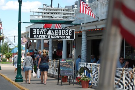 Lunch Time. Photographed and copyrighted by Barbara Mattio 2014